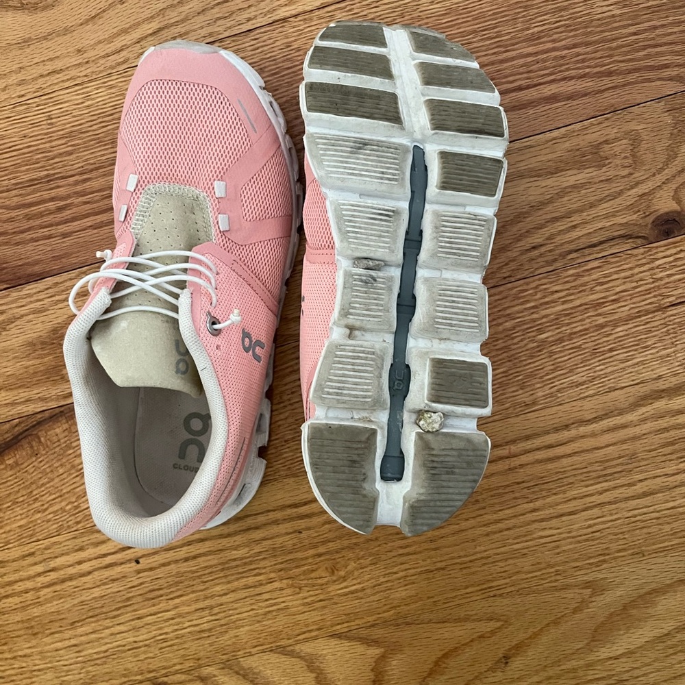On Running Cloud Women’s Running Shoe Pink and White Size 8 Women’s - Picture 3 of 3